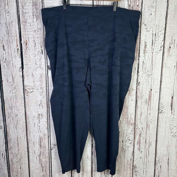 Athleta Brooklyn Ankle Camo Print Pant Plus Size 26 Navy Blue Camo 27.5” Inseam - Picture 3 of 16